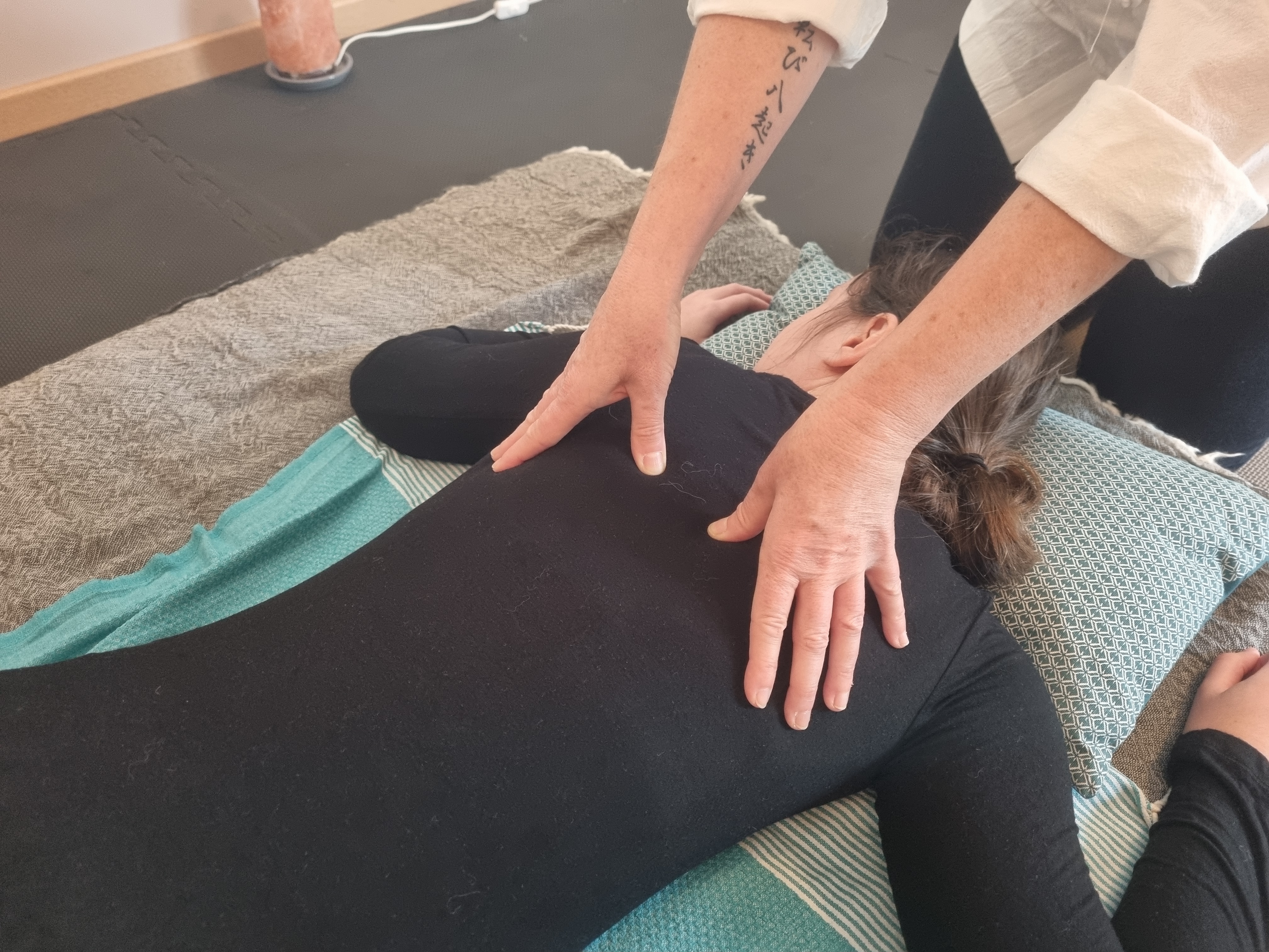 Personne recevant prestations Shiatsu Équilibre Libourne